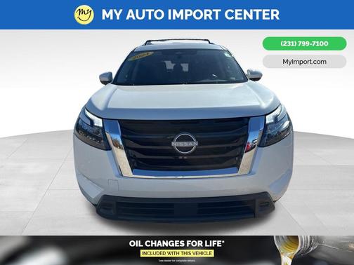 2024 Nissan Pathfinder SV