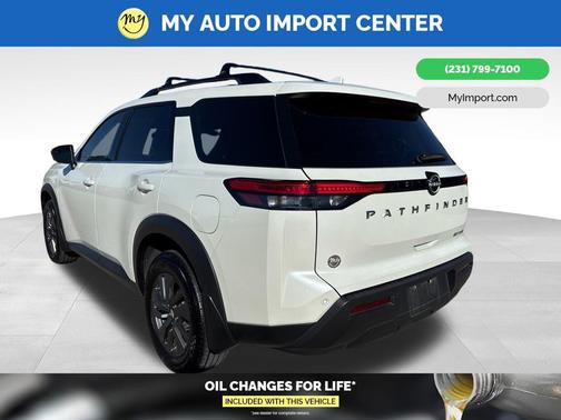 2024 Nissan Pathfinder SV
