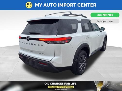 2024 Nissan Pathfinder SV