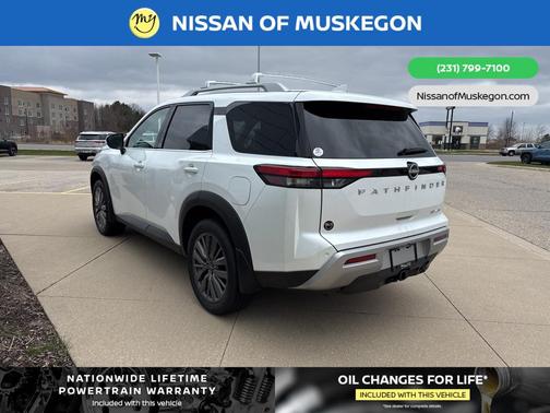 2025 Nissan Pathfinder SL
