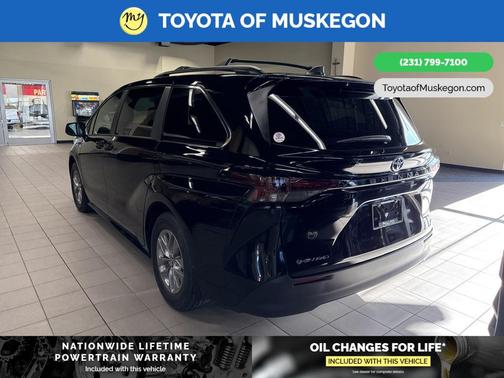 2025 Toyota Sienna LE