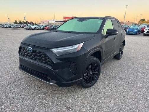 2024 Toyota RAV4 Hybrid SE