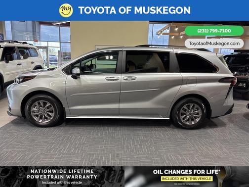 2025 Toyota Sienna LE