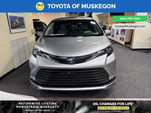 2025 Toyota Sienna LE