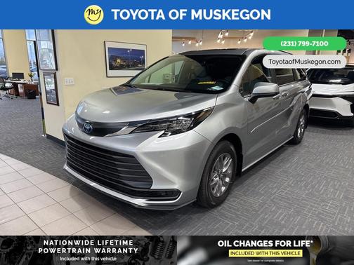 2025 Toyota Sienna LE