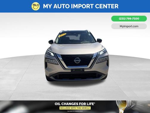 Champagne Silver Metallic/Super Black 2023 Nissan Rogue SL