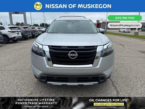 2025 Nissan Pathfinder SL