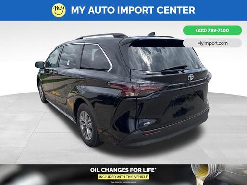 Midnight Black Metallic 2023 Toyota Sienna XLE
