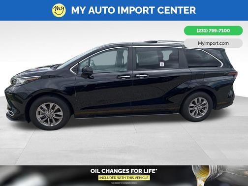 Midnight Black Metallic 2023 Toyota Sienna XLE