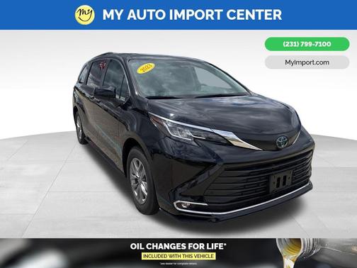Midnight Black Metallic 2023 Toyota Sienna XLE