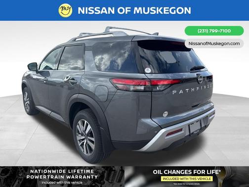 2025 Nissan Pathfinder SL