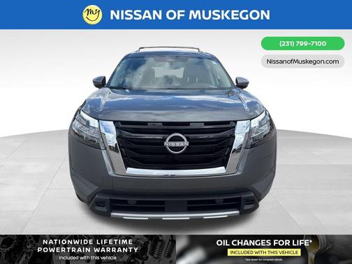 2025 Nissan Pathfinder SL