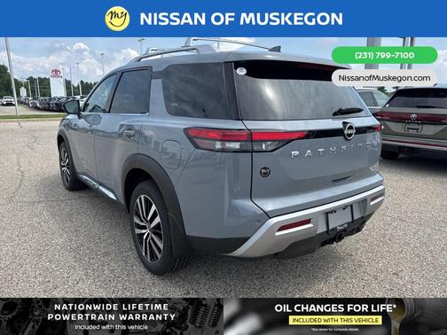 2025 Nissan Pathfinder Platinum