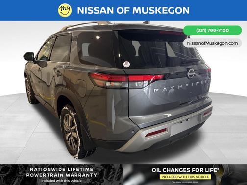 2025 Nissan Pathfinder SL