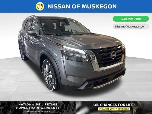 2025 Nissan Pathfinder SL