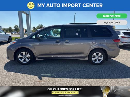 2019 Toyota Sienna LE