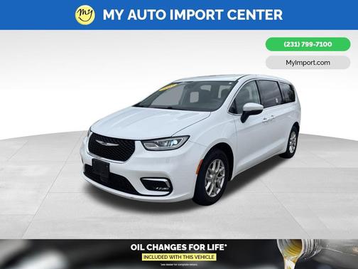 Bright White Clearcoat 2023 Chrysler Pacifica Touring L