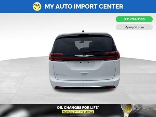 Bright White Clearcoat 2023 Chrysler Pacifica Touring L