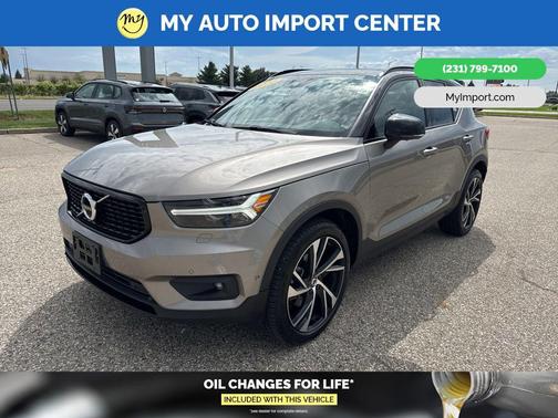 2022 Volvo XC40 T5 R-Design