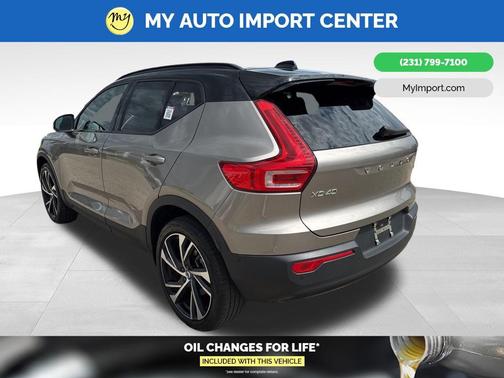 2022 Volvo XC40 T5 R-Design