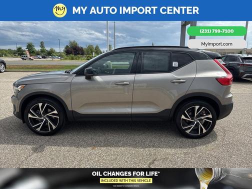 2022 Volvo XC40 T5 R-Design