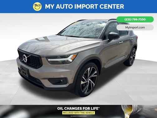 2022 Volvo XC40 T5 R-Design
