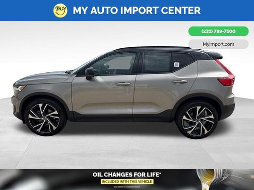 2022 Volvo XC40 T5 R-Design
