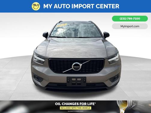 2022 Volvo XC40 T5 R-Design
