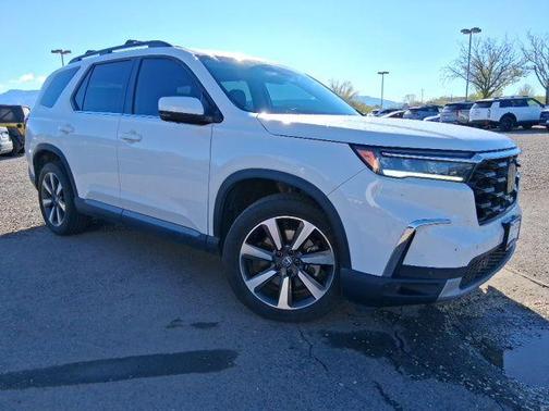 White 2023 Honda Pilot Elite