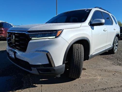 White 2023 Honda Pilot Elite