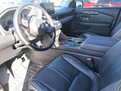 White 2023 Honda Pilot Elite