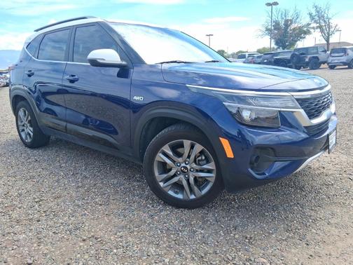 Dark Ocean Blue / White Roof 2021 Kia Seltos S
