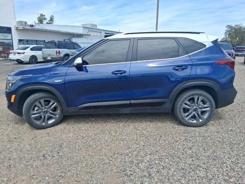 Dark Ocean Blue / White Roof 2021 Kia Seltos S