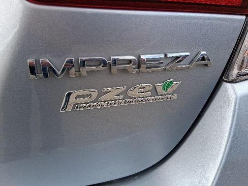 Ice Silver Metallic 2017 Subaru Impreza 2.0i Limited
