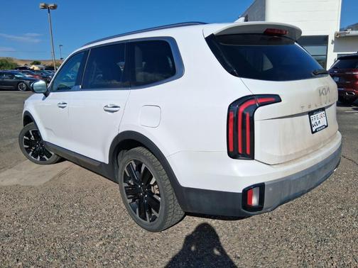 Glacial White Pearl 2023 Kia Telluride SX