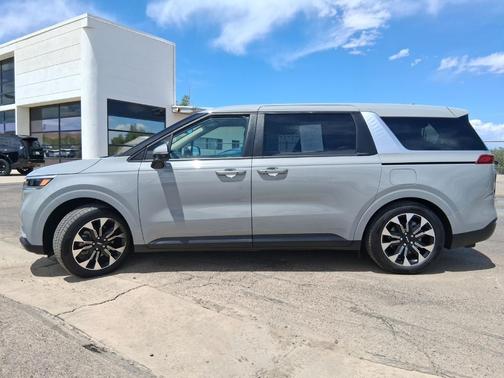 Ceramic Silver 2024 Kia Carnival EX