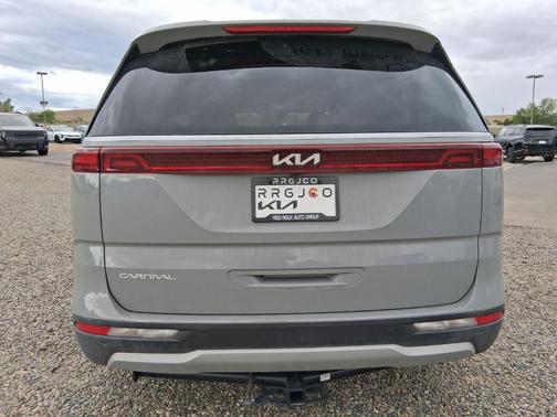 Ceramic Silver 2024 Kia Carnival EX