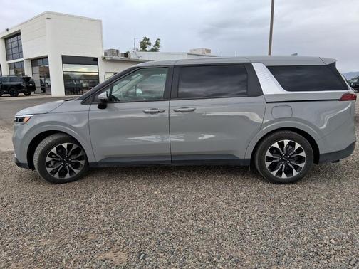 Ceramic Silver 2024 Kia Carnival EX