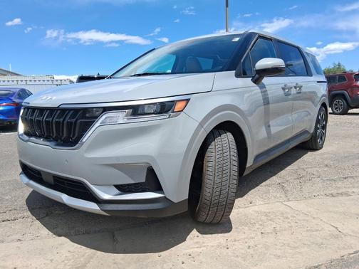 Ceramic Silver 2024 Kia Carnival EX