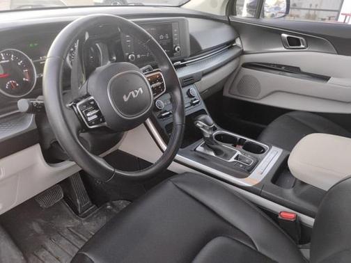 2023 Kia Carnival LX