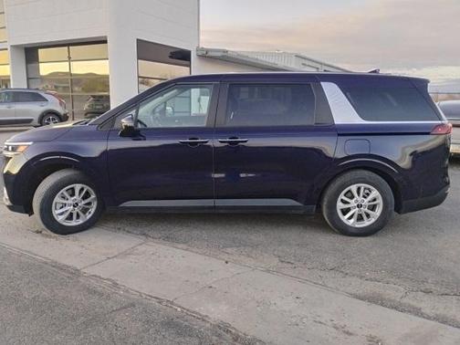2023 Kia Carnival LX