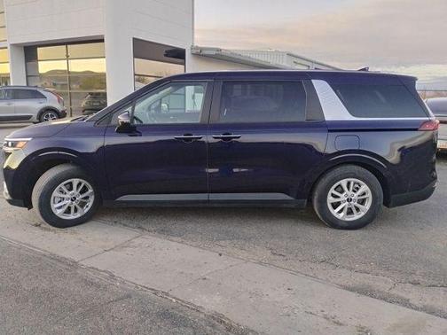 2023 Kia Carnival LX
