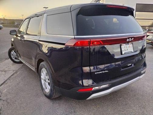 2023 Kia Carnival LX