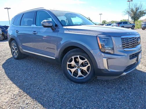 Everlasting Silver 2021 Kia Telluride EX