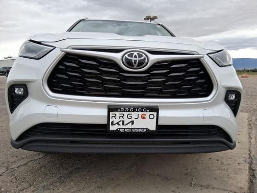 Pearl 2025 Toyota Highlander Hybrid XLE