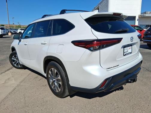 Pearl 2025 Toyota Highlander Hybrid XLE