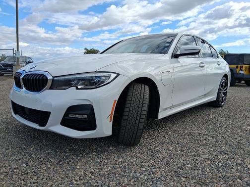 Alpine White 2021 BMW 330e 330e