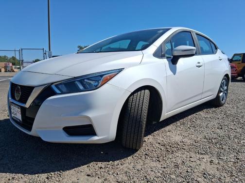 Aspen White TriCoat Pearl 2020 Nissan Versa 1.6 SV