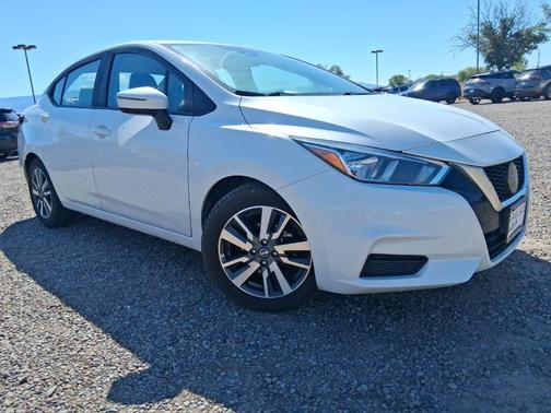 Aspen White TriCoat Pearl 2020 Nissan Versa 1.6 SV