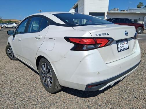 Aspen White TriCoat Pearl 2020 Nissan Versa 1.6 SV